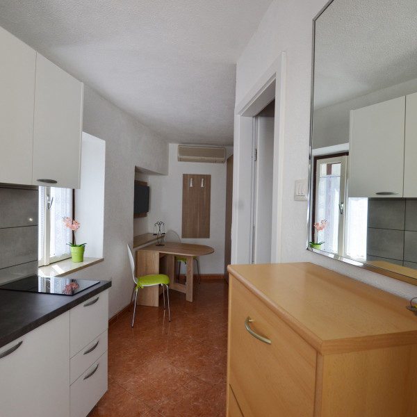 Kitchen, Yulia Apartments, Nautilus Travel Agency Rovinj